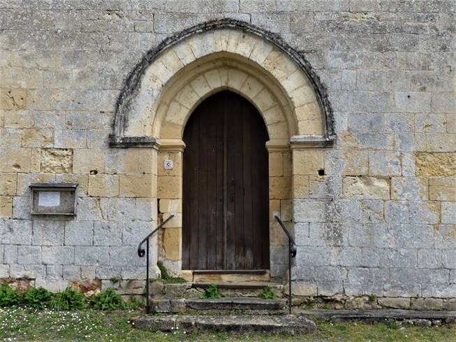 Portail de l’église, Église-Neuve-d’Issac, CC BY-SA 4.0
