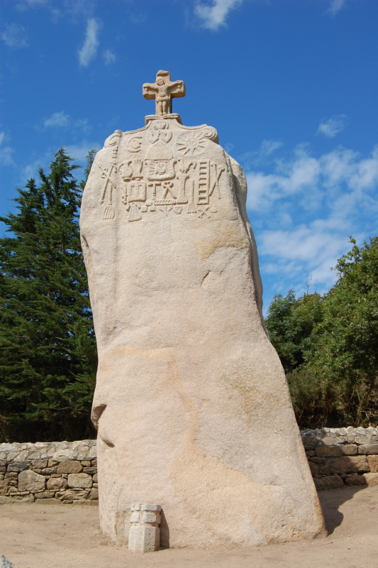 Menhir christianisé de Saint Duzeg, Christophe Marcheux, CC-BY-SA-3.0
